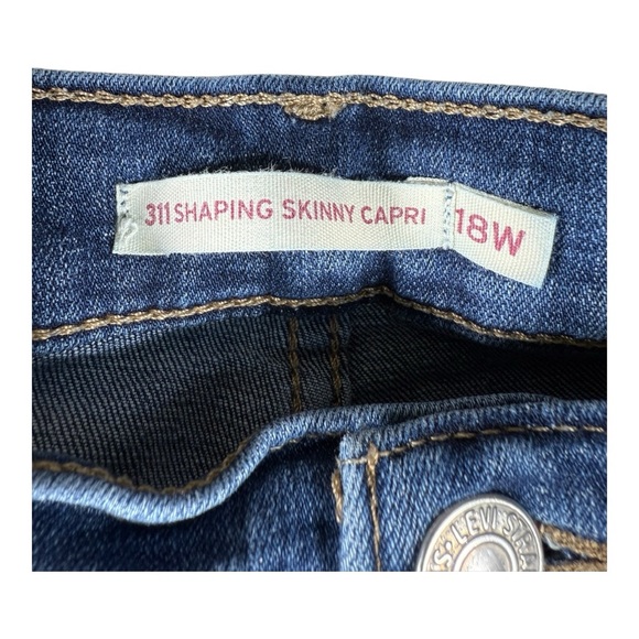 Levi’s Crop Jeans - Picture 2 of 6